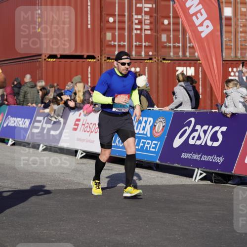 03.10.2025 - Köhlbrandbrückenlauf Michael Burmester http://msf.ph/oto/9002547 03.10.2025 10:05:48 Ziel 1092, 1132, 1242, 1424, 1428, 1962, 2913, 3053, 3333, 3579 meine-sportfotos.de