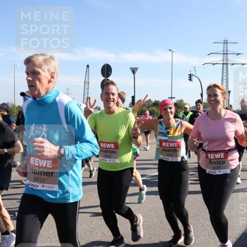 03.10.2025 - Köhlbrandbrückenlauf Julia Fischer http://msf.ph/oto/9002550 03.10.2025 12:20:19 Position 3 3652, 6537, 5658, 5657, 5656 meine-sportfotos.de