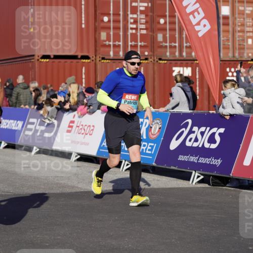 03.10.2025 - Köhlbrandbrückenlauf Michael Burmester http://msf.ph/oto/9002556 03.10.2025 10:05:48 Ziel 1092, 1132, 1242, 1424, 1428, 1962, 2913, 3053, 3333, 3579 meine-sportfotos.de