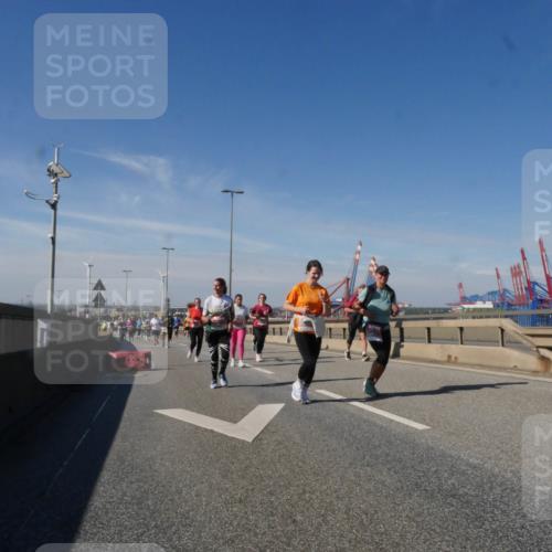 03.10.2025 - Köhlbrandbrückenlauf Matties Gatica Varas http://msf.ph/oto/9002559 03.10.2025 12:56:04 Position 2  meine-sportfotos.de