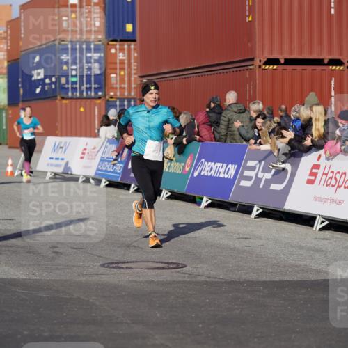 03.10.2025 - Köhlbrandbrückenlauf Michael Burmester http://msf.ph/oto/9002588 03.10.2025 10:05:49 Ziel 1092, 1132, 1242, 1424, 1428, 1626, 2913, 3053, 3333, 3579 meine-sportfotos.de
