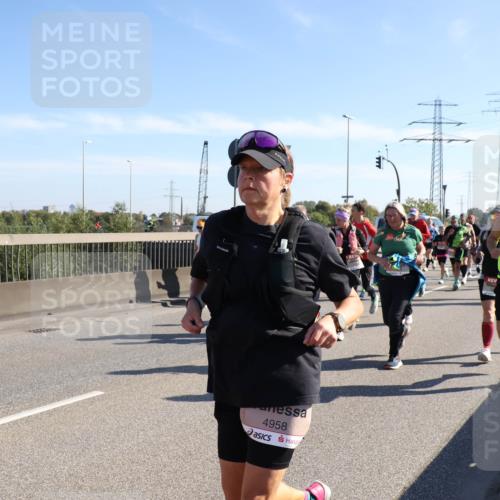 03.10.2025 - Köhlbrandbrückenlauf Julia Fischer http://msf.ph/oto/9002590 03.10.2025 12:20:26 Position 3 4958, 6445 meine-sportfotos.de