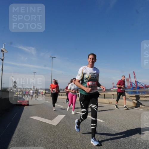 03.10.2025 - Köhlbrandbrückenlauf Matties Gatica Varas http://msf.ph/oto/9002596 03.10.2025 12:56:06 Position 2  meine-sportfotos.de