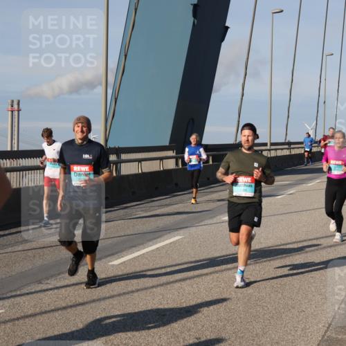 03.10.2025 - Köhlbrandbrückenlauf Julia Fischer http://msf.ph/oto/9002598 03.10.2025 09:42:23 Position 2 088 meine-sportfotos.de