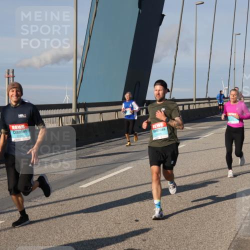 03.10.2025 - Köhlbrandbrückenlauf Julia Fischer http://msf.ph/oto/9002605 03.10.2025 09:42:23 Position 2 3139, 1088 meine-sportfotos.de