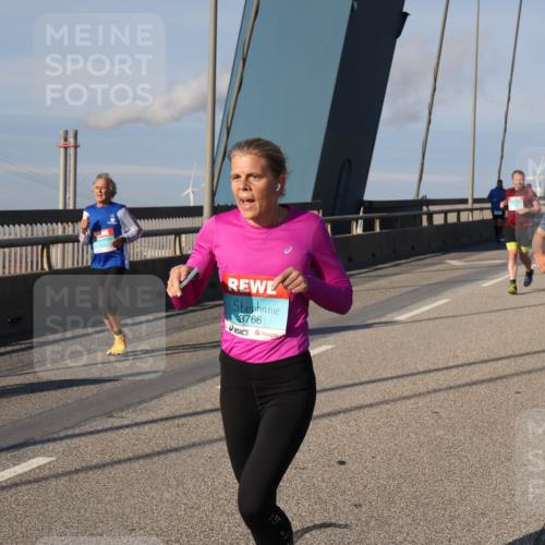 03.10.2025 - Köhlbrandbrückenlauf Julia Fischer http://msf.ph/oto/9002618 03.10.2025 09:42:25 Position 2 3766, 3710 meine-sportfotos.de