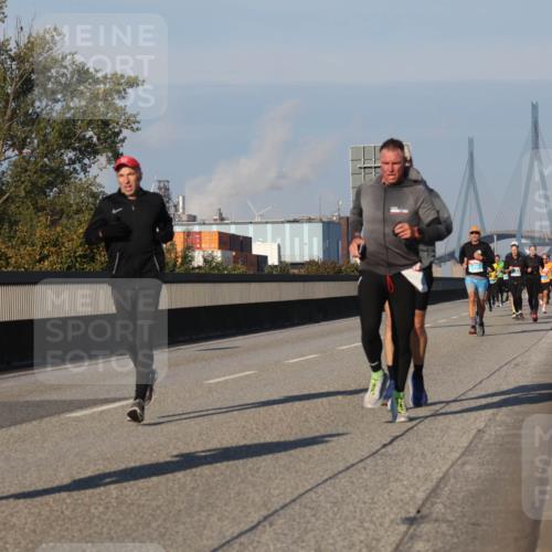 03.10.2025 - Köhlbrandbrückenlauf Luisa Fischer http://msf.ph/oto/9002622 03.10.2025 10:44:29 Position 3 1101 meine-sportfotos.de