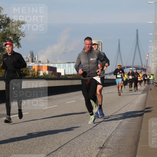 03.10.2025 - Köhlbrandbrückenlauf Luisa Fischer http://msf.ph/oto/9002625 03.10.2025 10:44:29 Position 3  meine-sportfotos.de