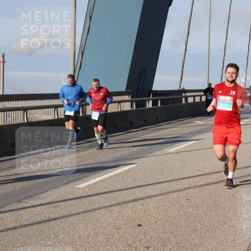 03.10.2025 - Köhlbrandbrückenlauf Julia Fischer http://msf.ph/oto/9002630 03.10.2025 09:42:33 Position 2 19 meine-sportfotos.de