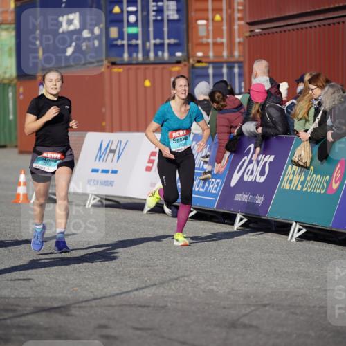 03.10.2025 - Köhlbrandbrückenlauf Michael Burmester http://msf.ph/oto/9002631 03.10.2025 10:05:51 Ziel 1092, 1132, 1242, 1428, 1626, 2913, 3053, 3333 meine-sportfotos.de