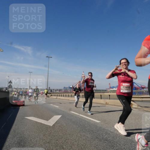 03.10.2025 - Köhlbrandbrückenlauf Matties Gatica Varas http://msf.ph/oto/9002632 03.10.2025 12:56:09 Position 2 55, 651, 5244 meine-sportfotos.de