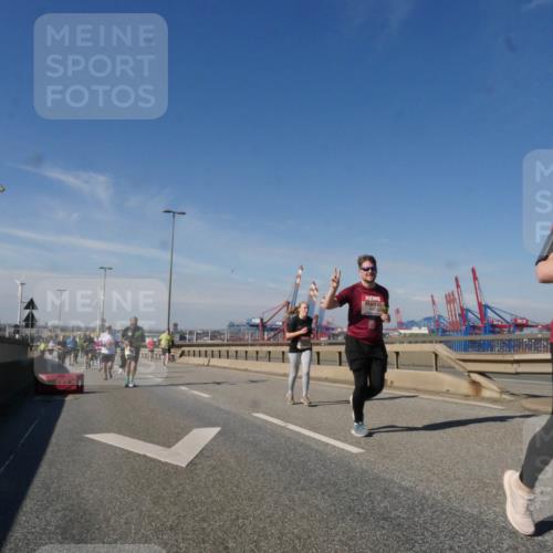 03.10.2025 - Köhlbrandbrückenlauf Matties Gatica Varas http://msf.ph/oto/9002639 03.10.2025 12:56:10 Position 2 5244 meine-sportfotos.de