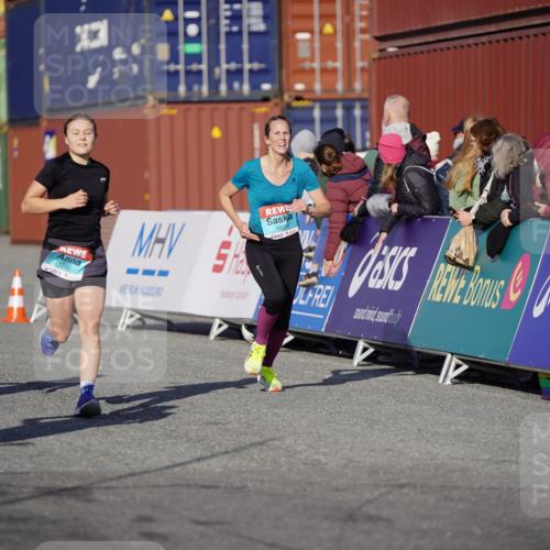 03.10.2025 - Köhlbrandbrückenlauf Michael Burmester http://msf.ph/oto/9002643 03.10.2025 10:05:51 Ziel 1092, 1132, 1242, 1428, 1626, 2913, 3053, 3333 meine-sportfotos.de
