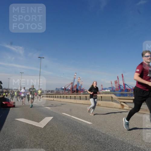 03.10.2025 - Köhlbrandbrückenlauf Matties Gatica Varas http://msf.ph/oto/9002653 03.10.2025 12:56:11 Position 2  meine-sportfotos.de