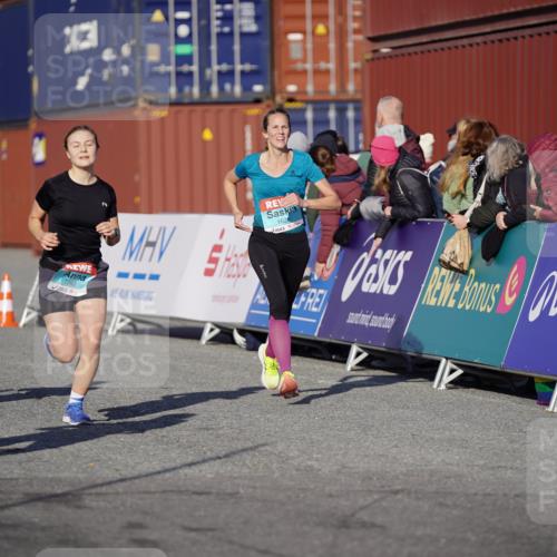 03.10.2025 - Köhlbrandbrückenlauf Michael Burmester http://msf.ph/oto/9002657 03.10.2025 10:05:51 Ziel 1092, 1132, 1242, 1428, 1626, 2913, 3053, 3333 meine-sportfotos.de