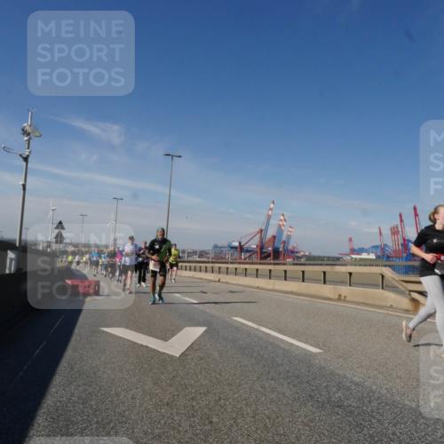 03.10.2025 - Köhlbrandbrückenlauf Matties Gatica Varas http://msf.ph/oto/9002670 03.10.2025 12:56:12 Position 2  meine-sportfotos.de