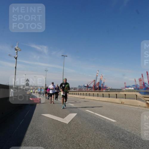 03.10.2025 - Köhlbrandbrückenlauf Matties Gatica Varas http://msf.ph/oto/9002680 03.10.2025 12:56:12 Position 2  meine-sportfotos.de