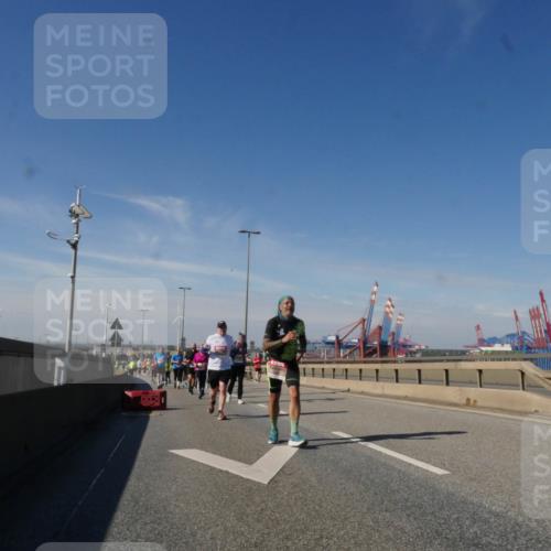 03.10.2025 - Köhlbrandbrückenlauf Matties Gatica Varas http://msf.ph/oto/9002691 03.10.2025 12:56:13 Position 2  meine-sportfotos.de