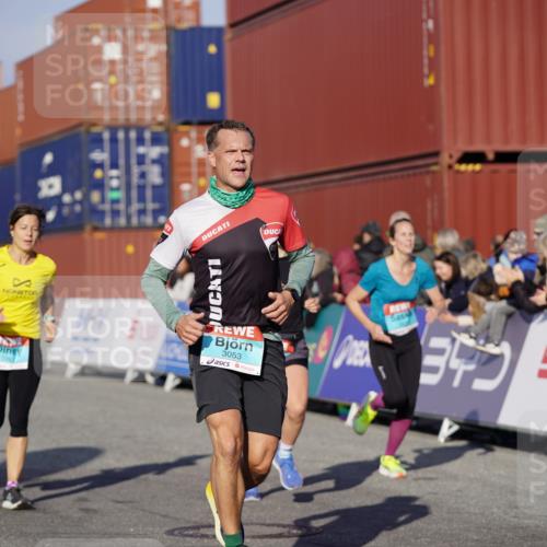 03.10.2025 - Köhlbrandbrückenlauf Michael Burmester http://msf.ph/oto/9002692 03.10.2025 10:05:53 Ziel 1132, 1242, 1333, 1352, 1428, 1626, 2913, 3053, 3333 meine-sportfotos.de