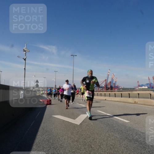 03.10.2025 - Köhlbrandbrückenlauf Matties Gatica Varas http://msf.ph/oto/9002700 03.10.2025 12:56:14 Position 2  meine-sportfotos.de