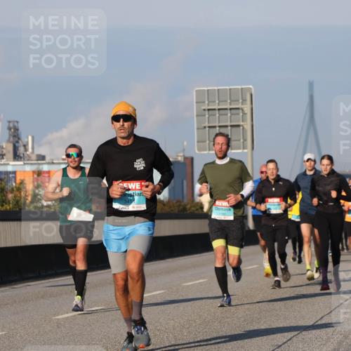 03.10.2025 - Köhlbrandbrückenlauf Luisa Fischer http://msf.ph/oto/9002702 03.10.2025 10:44:36 Position 3 3414 meine-sportfotos.de