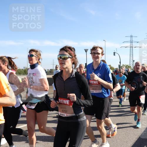 03.10.2025 - Köhlbrandbrückenlauf Julia Fischer http://msf.ph/oto/9002717 03.10.2025 12:20:38 Position 3 6710, 6757, 6812, 5570 meine-sportfotos.de