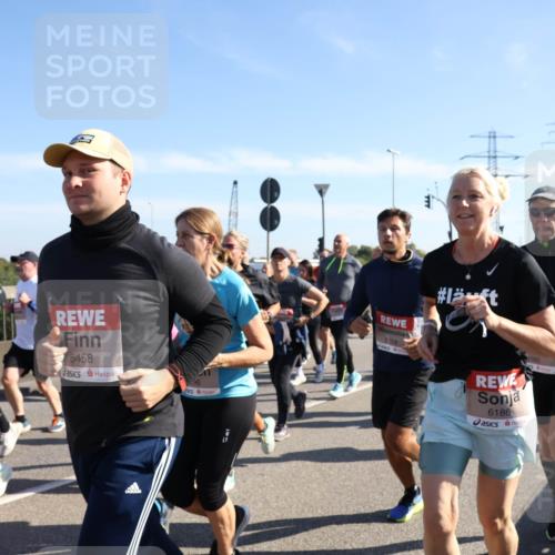 03.10.2025 - Köhlbrandbrückenlauf Julia Fischer http://msf.ph/oto/9002733 03.10.2025 12:20:40 Position 3 5458, 5358, 6186, 160 meine-sportfotos.de