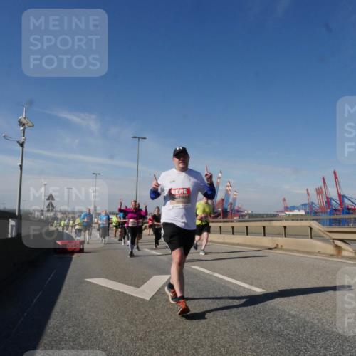03.10.2025 - Köhlbrandbrückenlauf Matties Gatica Varas http://msf.ph/oto/9002734 03.10.2025 12:56:16 Position 2 6698 meine-sportfotos.de