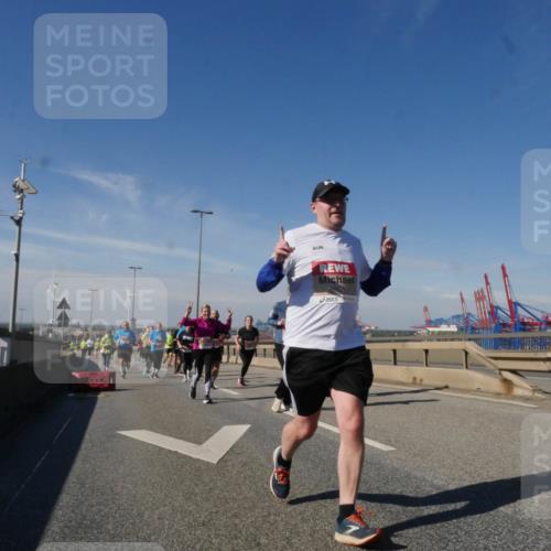 03.10.2025 - Köhlbrandbrückenlauf Matties Gatica Varas http://msf.ph/oto/9002743 03.10.2025 12:56:16 Position 2 3693 meine-sportfotos.de