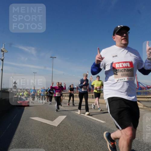 03.10.2025 - Köhlbrandbrückenlauf Matties Gatica Varas http://msf.ph/oto/9002748 03.10.2025 12:56:17 Position 2 6698 meine-sportfotos.de