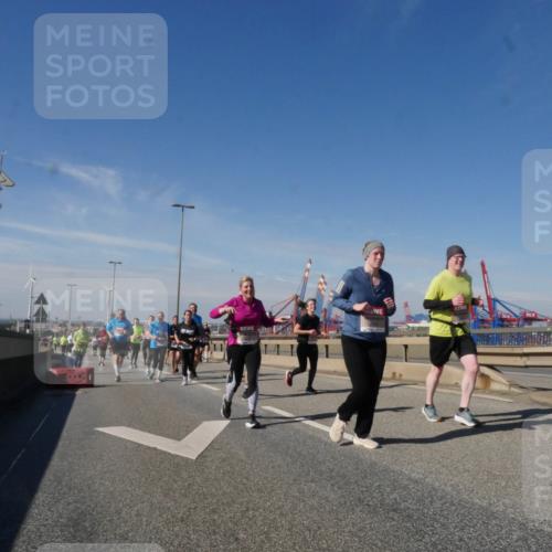 03.10.2025 - Köhlbrandbrückenlauf Matties Gatica Varas http://msf.ph/oto/9002759 03.10.2025 12:56:18 Position 2 18 meine-sportfotos.de