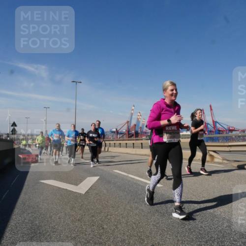03.10.2025 - Köhlbrandbrückenlauf Matties Gatica Varas http://msf.ph/oto/9002775 03.10.2025 12:56:19 Position 2 4629 meine-sportfotos.de