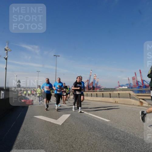 03.10.2025 - Köhlbrandbrückenlauf Matties Gatica Varas http://msf.ph/oto/9002783 03.10.2025 12:56:20 Position 2  meine-sportfotos.de