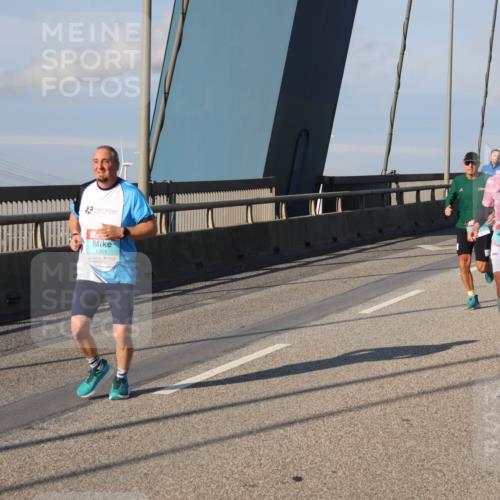03.10.2025 - Köhlbrandbrückenlauf Julia Fischer http://msf.ph/oto/9002786 03.10.2025 09:43:01 Position 2 1351 meine-sportfotos.de