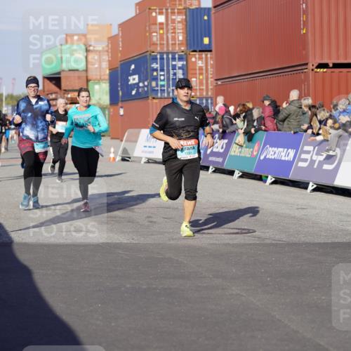 03.10.2025 - Köhlbrandbrückenlauf Michael Burmester http://msf.ph/oto/9002794 03.10.2025 10:05:58 Ziel 1199, 1242, 1333, 1352, 1356, 1397, 1505, 1626, 3053, 3333, 3764 meine-sportfotos.de