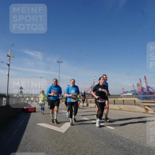 03.10.2025 - Köhlbrandbrückenlauf Matties Gatica Varas http://msf.ph/oto/9002798 03.10.2025 12:56:21 Position 2  meine-sportfotos.de
