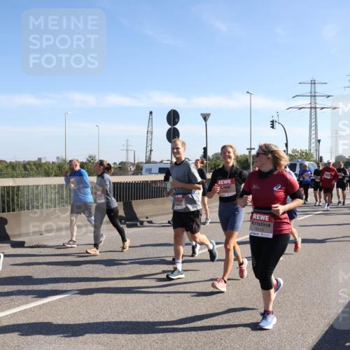 03.10.2025 - Köhlbrandbrückenlauf Julia Fischer http://msf.ph/oto/9002805 03.10.2025 12:20:45 Position 3 5113 meine-sportfotos.de