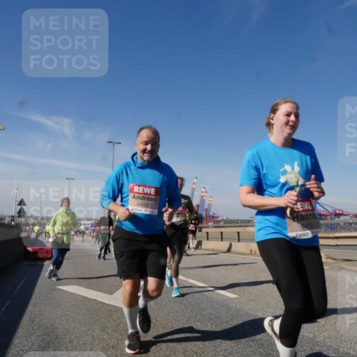 03.10.2025 - Köhlbrandbrückenlauf Matties Gatica Varas http://msf.ph/oto/9002820 03.10.2025 12:56:23 Position 2 4443, 6453 meine-sportfotos.de
