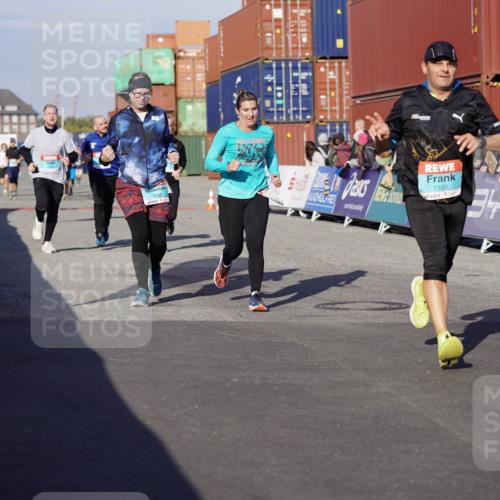 03.10.2025 - Köhlbrandbrückenlauf Michael Burmester http://msf.ph/oto/9002822 03.10.2025 10:05:59 Ziel 1199, 1242, 1333, 1352, 1356, 1397, 1505, 1626, 3053, 3333, 3764 meine-sportfotos.de