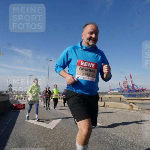 03.10.2025 - Köhlbrandbrückenlauf Matties Gatica Varas http://msf.ph/oto/9002826 03.10.2025 12:56:23 Position 2 4443 meine-sportfotos.de