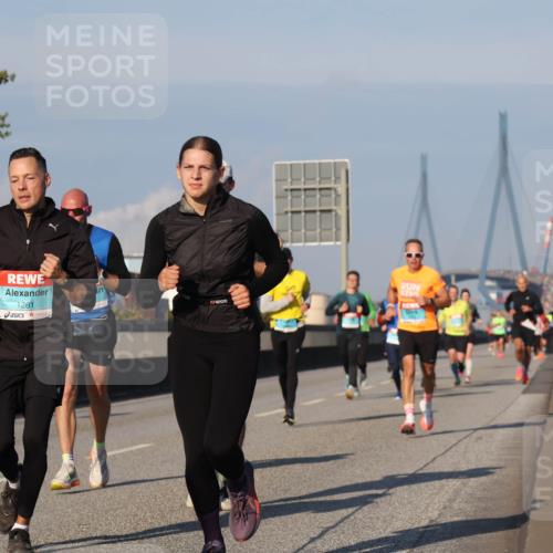03.10.2025 - Köhlbrandbrückenlauf Luisa Fischer http://msf.ph/oto/9002827 03.10.2025 10:44:41 Position 3 1261 meine-sportfotos.de
