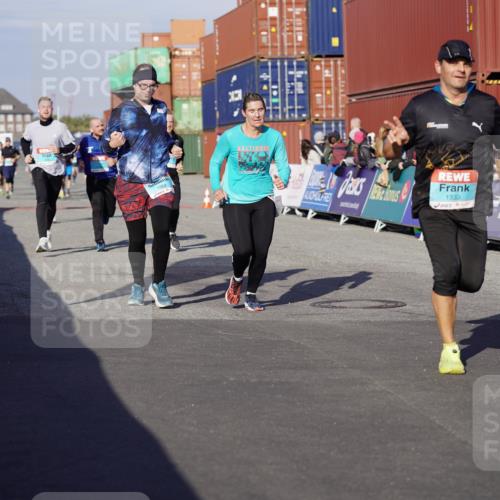 03.10.2025 - Köhlbrandbrückenlauf Michael Burmester http://msf.ph/oto/9002834 03.10.2025 10:05:59 Ziel 1199, 1242, 1333, 1352, 1356, 1397, 1505, 1626, 3053, 3333, 3764 meine-sportfotos.de