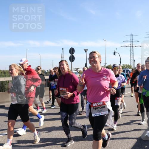 03.10.2025 - Köhlbrandbrückenlauf Julia Fischer http://msf.ph/oto/9002839 03.10.2025 12:20:50 Position 3 5321 meine-sportfotos.de