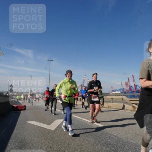 03.10.2025 - Köhlbrandbrückenlauf Matties Gatica Varas http://msf.ph/oto/9002843 03.10.2025 12:56:24 Position 2 118 meine-sportfotos.de