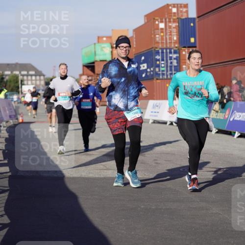 03.10.2025 - Köhlbrandbrückenlauf Michael Burmester http://msf.ph/oto/9002846 03.10.2025 10:05:59 Ziel 1199, 1242, 1333, 1352, 1356, 1397, 1505, 1626, 3053, 3333, 3764 meine-sportfotos.de
