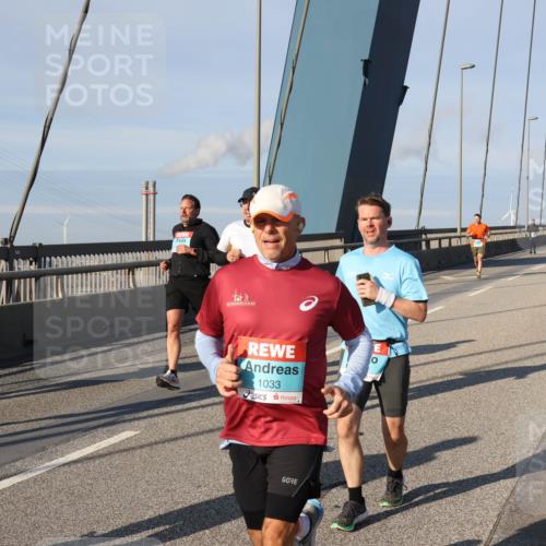 03.10.2025 - Köhlbrandbrückenlauf Julia Fischer http://msf.ph/oto/9002849 03.10.2025 09:43:12 Position 2 1033 meine-sportfotos.de