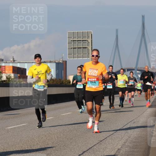 03.10.2025 - Köhlbrandbrückenlauf Luisa Fischer http://msf.ph/oto/9002863 03.10.2025 10:44:43 Position 3 3043 meine-sportfotos.de