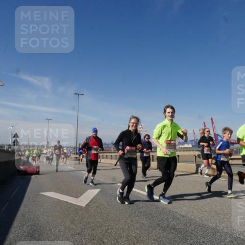 03.10.2025 - Köhlbrandbrückenlauf Matties Gatica Varas http://msf.ph/oto/9002873 03.10.2025 12:56:26 Position 2  meine-sportfotos.de