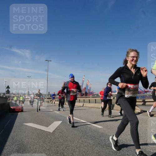 03.10.2025 - Köhlbrandbrückenlauf Matties Gatica Varas http://msf.ph/oto/9002890 03.10.2025 12:56:27 Position 2 6555, 6554 meine-sportfotos.de