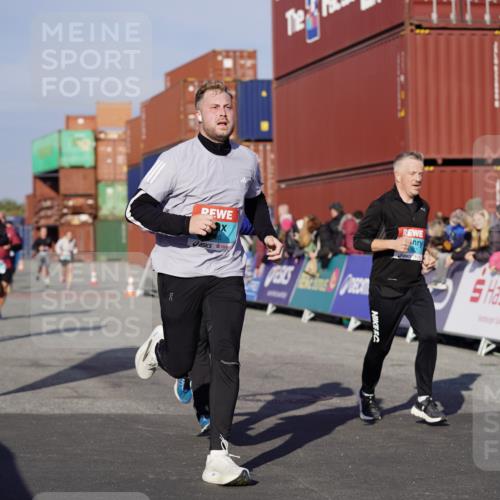 03.10.2025 - Köhlbrandbrückenlauf Michael Burmester http://msf.ph/oto/9002901 03.10.2025 10:06:01 Ziel 1199, 1299, 1333, 1352, 1356, 1397, 1505, 1626, 3764 meine-sportfotos.de